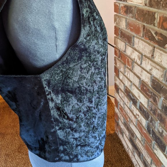 Orvis Rayon Velvet Embroidered Vest - Picture 4 of 9